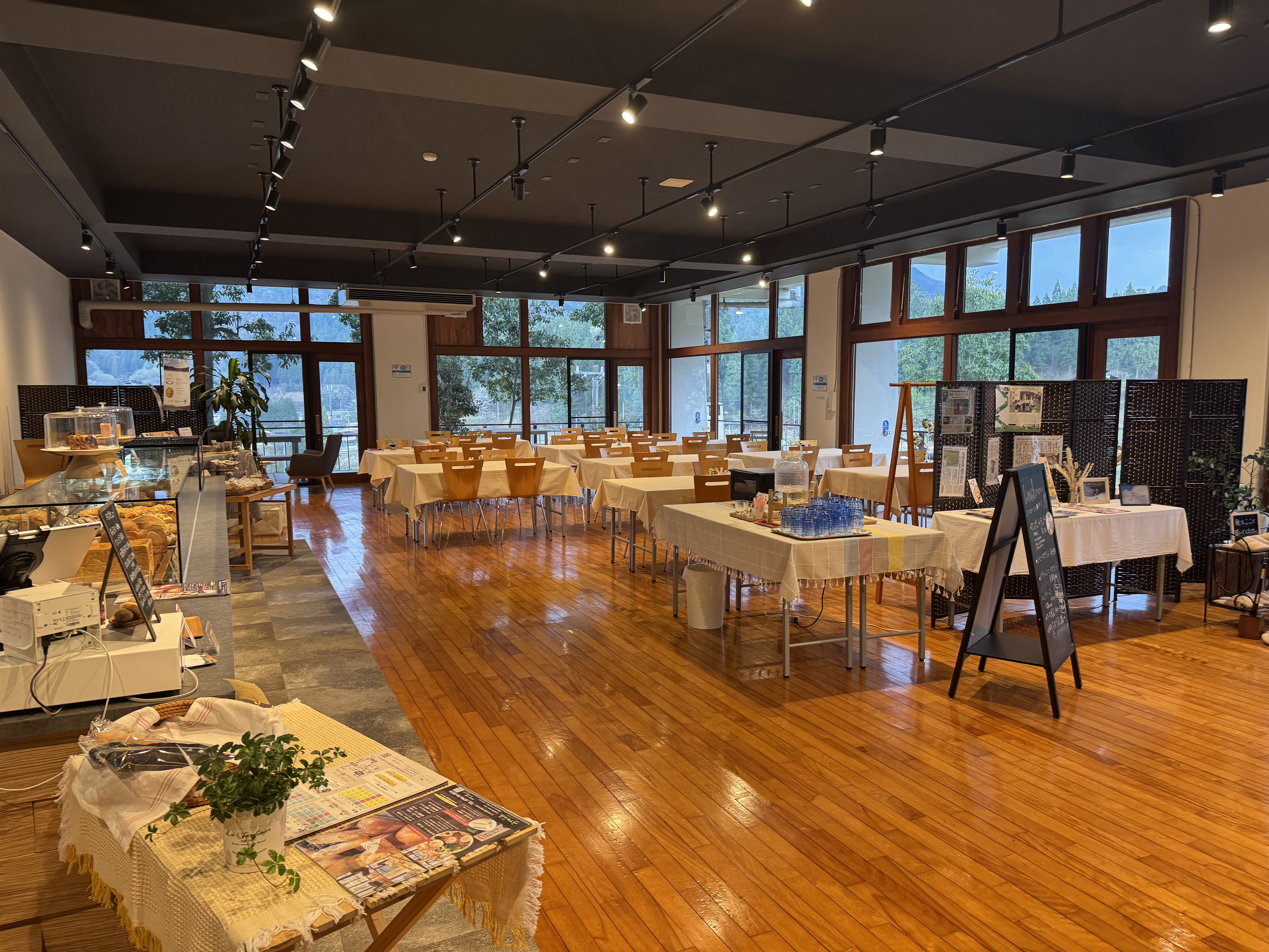 パン屋さんなのにショーケース！？